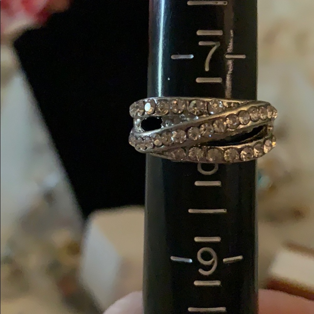 Size 7 crystal band ring